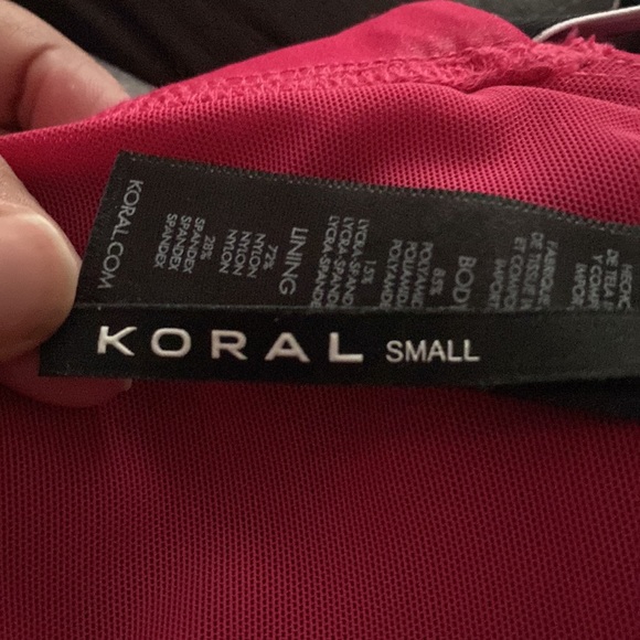 NWOT Koral Bright Pomegranate sportsbra. - Picture 8 of 9